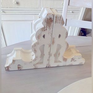 Magnolia home corbels/bookends 2pc set